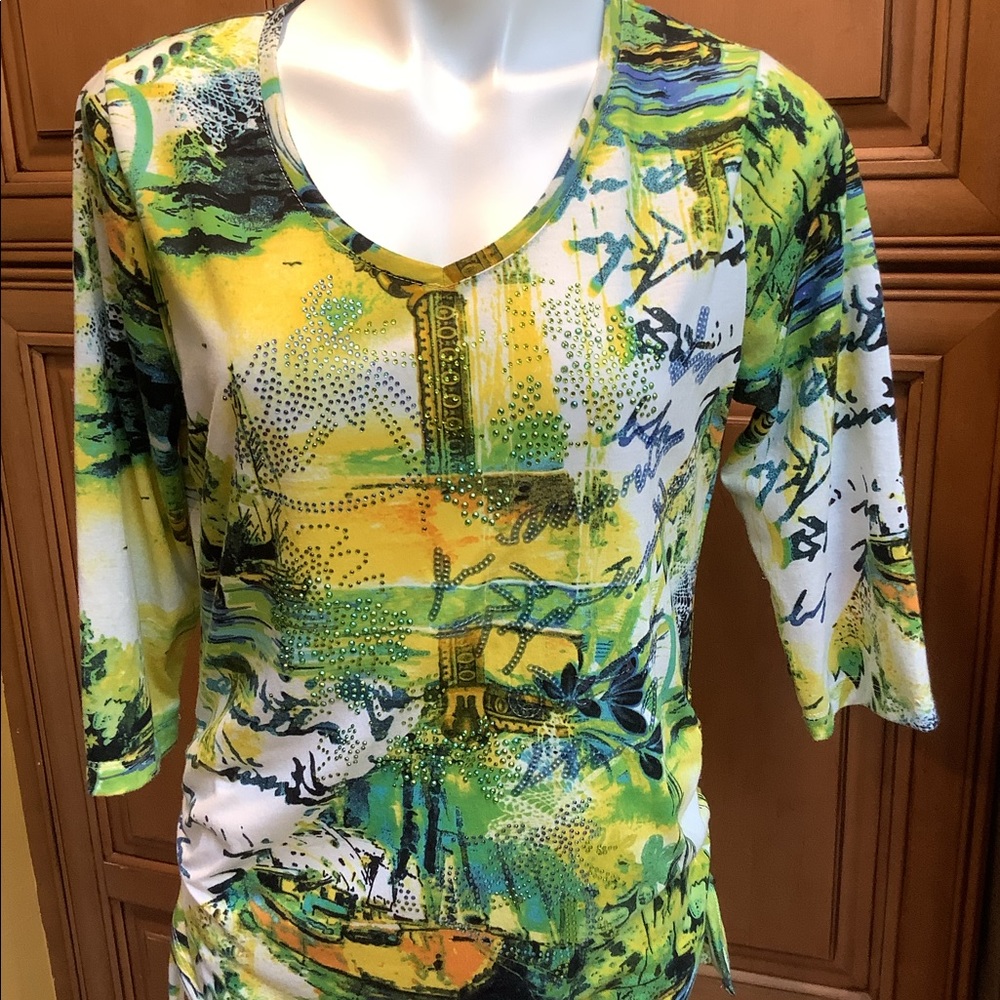 THIS CUTE YELLOW/ GREEN V NECK 3/4 SLEEVE KNIT TOP